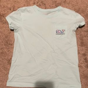 Vineyard Vine light blue T-shirt